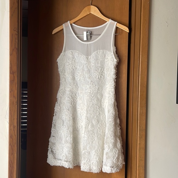 Dresses & Skirts - White Floral Dress